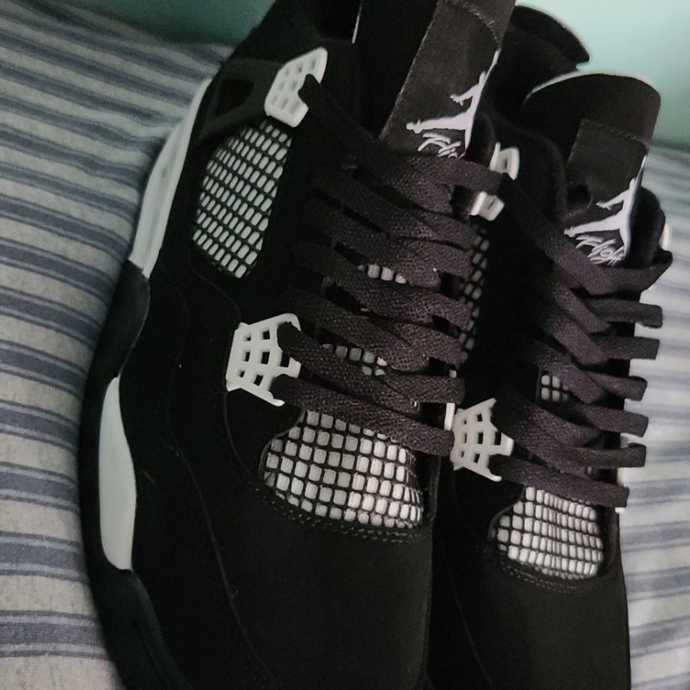 Jordan Men's Black and White Sneakers